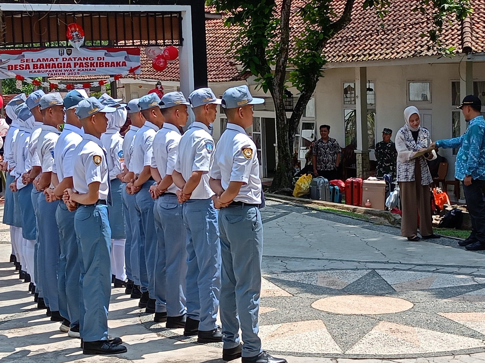 Fiqri Arya Wibawa kelas XI TKJ 2 sebagai siswa terpilih menjadi pengibar bendera pada kegiatan memperingati Hari Ulang Tahun Republik Indonesia ke 80